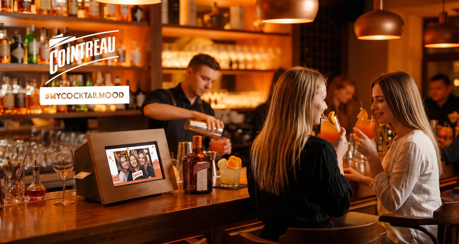 Pupitre interactif Cointreau My Cocktail Mood dans l’espace de dégustation